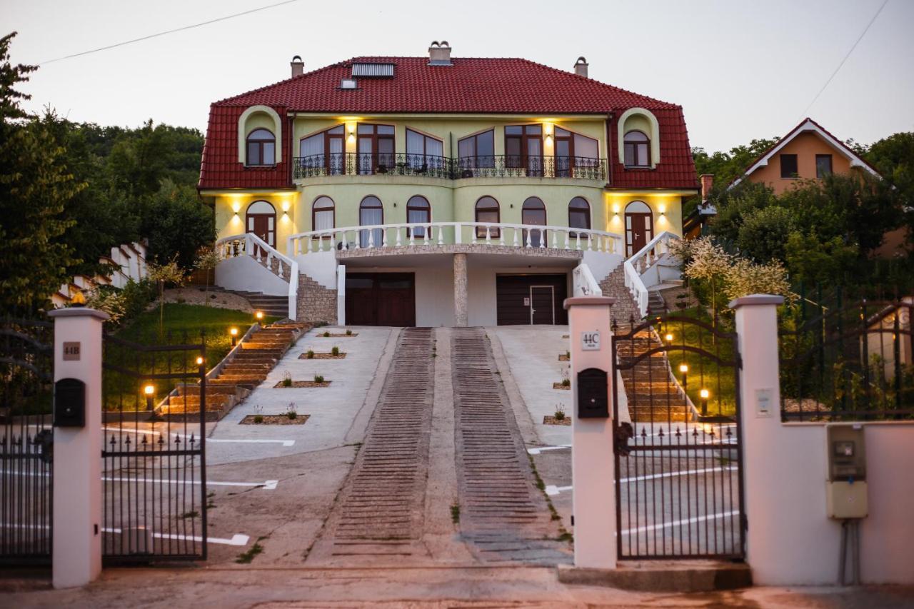 Rya Residence Oradea Exteriér fotografie